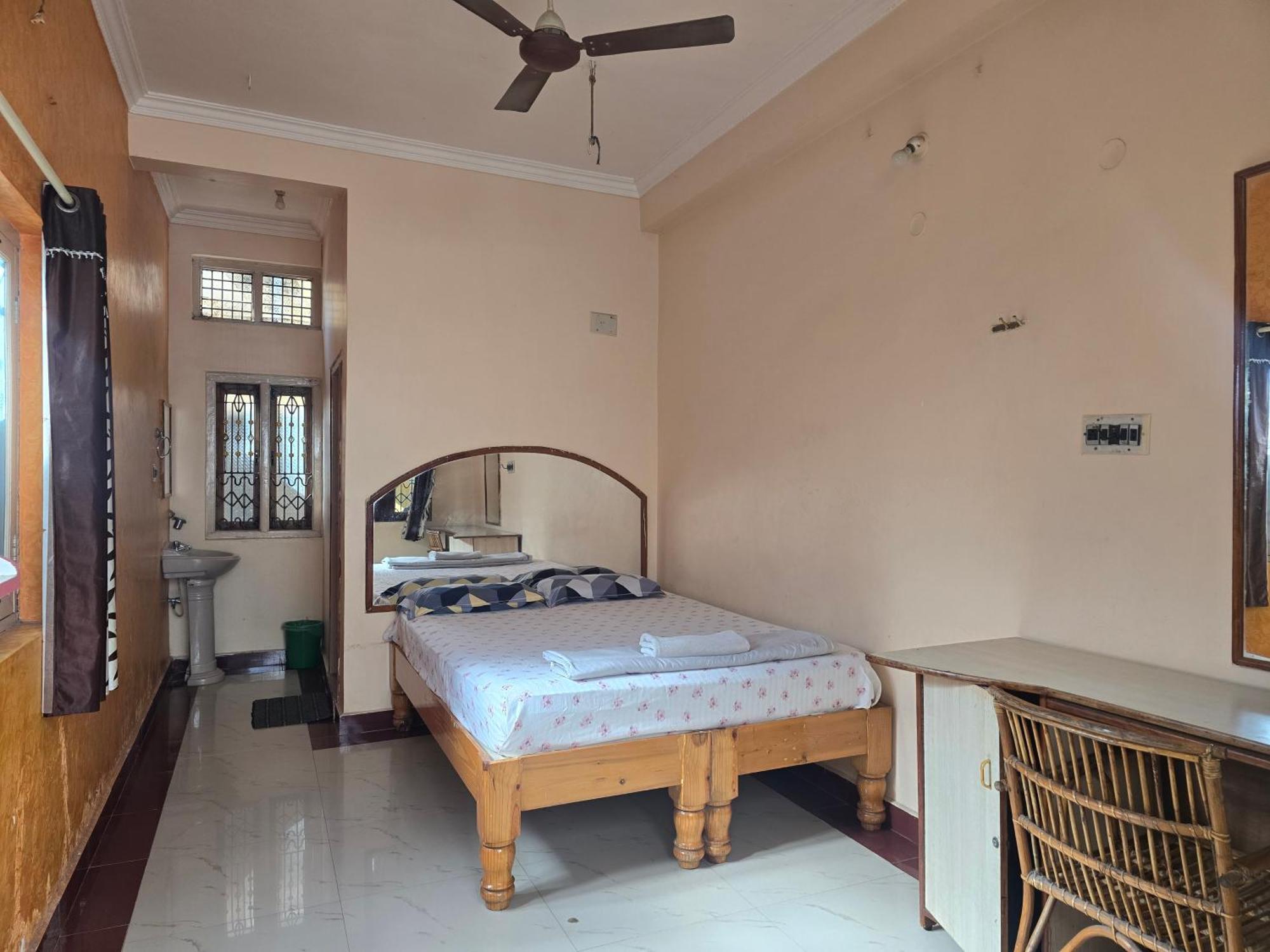 Lakshmi Heritage Tourist Home Hampi Zewnętrze zdjęcie